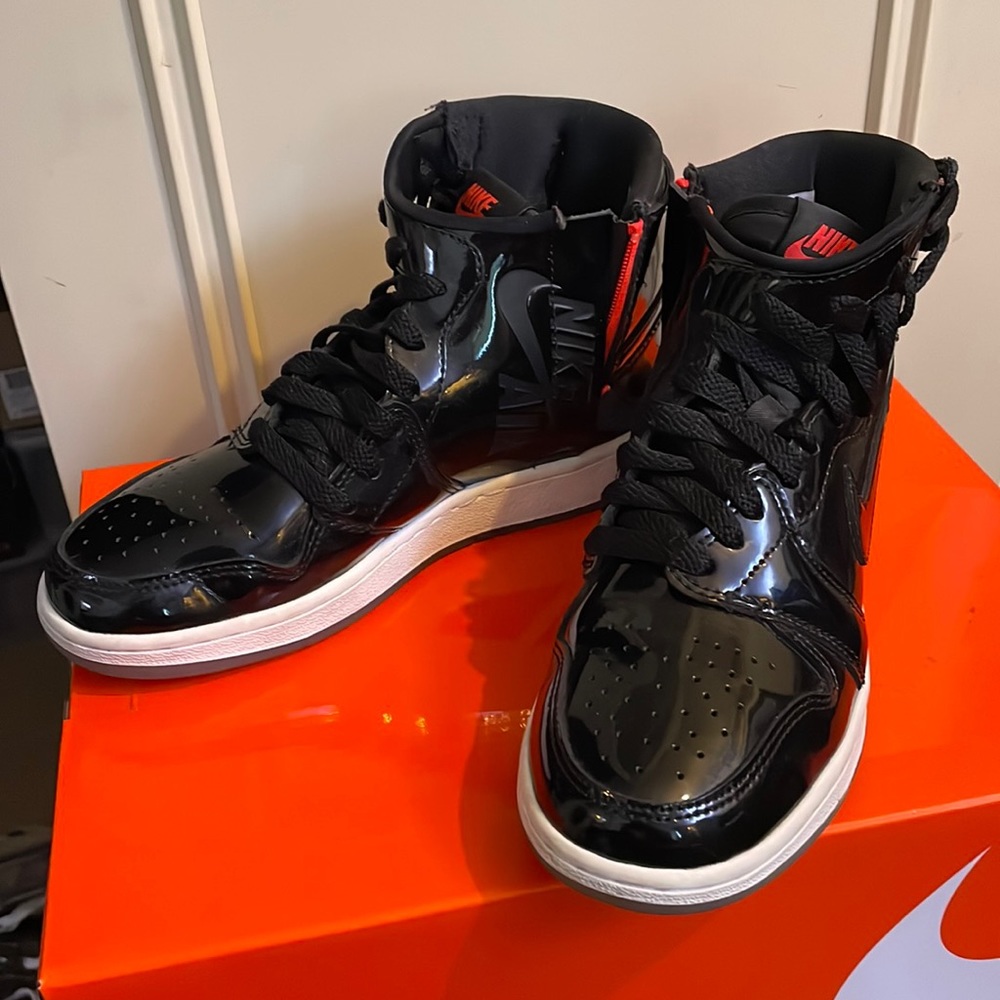 Nike Patent Leather High Top Rebel (Womens Size 5.5)